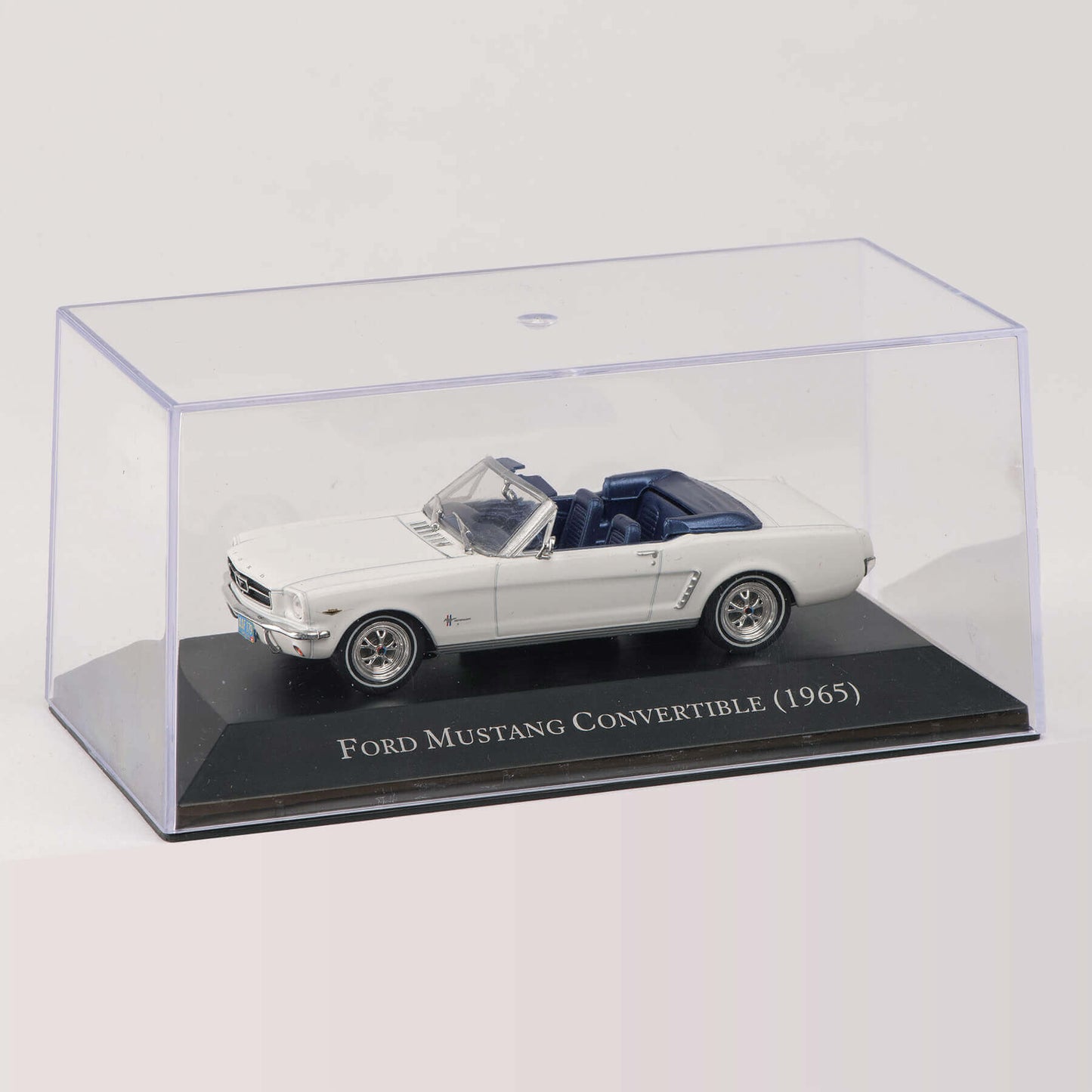 Ford Mustang Convertible 1:43 Scale